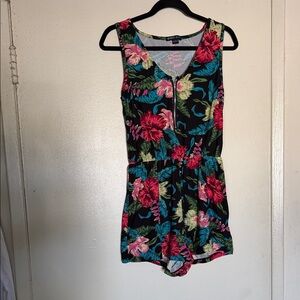 Sleeveless L Floral Zip-Front Romper in Black and Pink